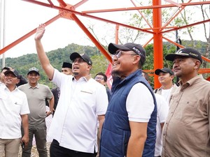 Andre Rosiade Resmikan BTS Telkomsel di Garabak Data Solok