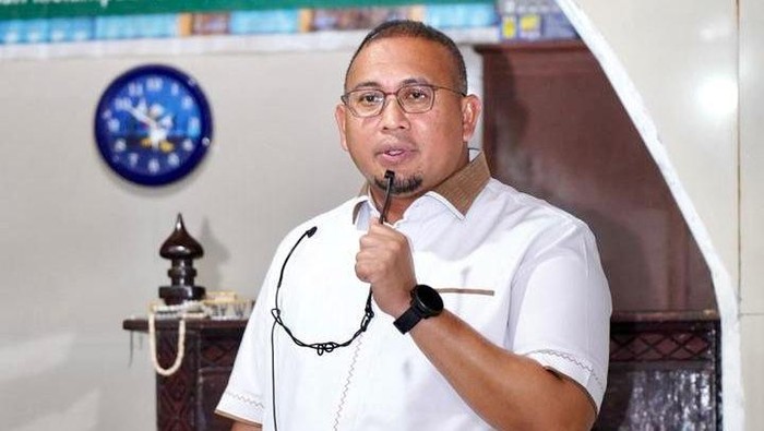 Andre Rosiade saat mengunjungi Garabak Data, Solok, Sumbar