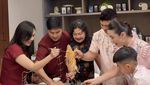 Gong Xi Fa Cai! Foto Keluarga Artis Rayakan Imlek dan Tradisi Yee Sang