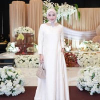 Pesona Aurel Hermansyah di Tedak Siten Baby Arash, Makin Langsing & Cantik