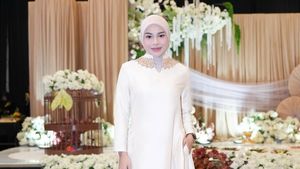 Pesona Aurel Hermansyah di Tedak Siten Baby Arash, Makin Langsing & Cantik