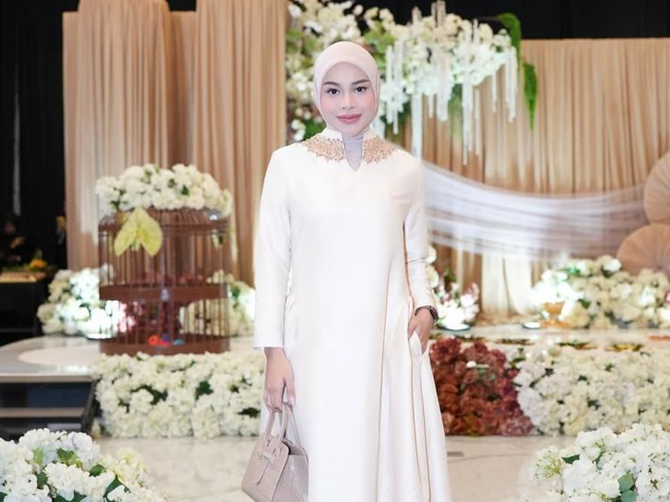 Pesona Aurel Hermansyah di Tedak Siten Baby Arash, Makin Langsing & Cantik