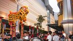 Barongsai Patok Besi Imlek 2026 Pukau Pengunjung Mal di Bekasi