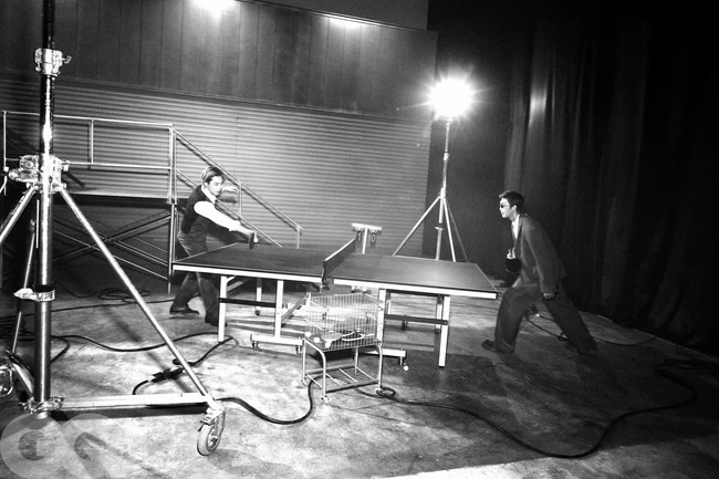 Meski sudah tidak tinggal serumah sejak 2019, mereka memutuskan untuk tinggal bersama lagi selama dua bulan di LA. Setiap pagi RM cs akan olahraga bersama, kembali ke rumah untuk makan siang, dan rekaman di studio sampai malam bersama penulis lagu dan produser album barunya. Foto: dok. GQ