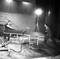 Meski sudah tidak tinggal serumah sejak 2019, mereka memutuskan untuk tinggal bersama lagi selama dua bulan di LA. Setiap pagi RM cs akan olahraga bersama, kembali ke rumah untuk makan siang, dan rekaman di studio sampai malam bersama penulis lagu dan produser album barunya. Foto: dok. GQ