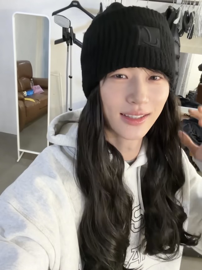 Bikin Ngakak! Byeon Woo Seok Pakai Wig Rambut Panjang, Disebut Mirip Suzy