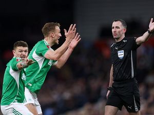 Wasit EPL Diistirahatkan usai Bikin Error di Piala FA