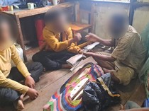 2 Anggota OPM di Pegunungan Bintang Serahkan 1 Senjata Api ke TNI