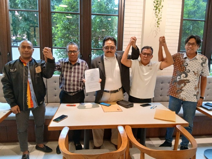 Forum Sinergi Komunitas Merah Putih (FSKMP) akan melaporkan Wali Kota Denpasar I Gusti Ngurah Jaya Negara ke kepolisian terkait penonaktifan PBI JK.