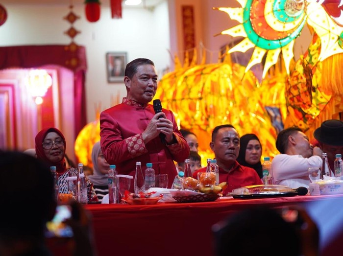 Gubernur Kalbar Ria Norsan menghadiri perayaan Imlek yang digelar perkumpulan Hong Long Sie Ke (Marga Yo) di Jalan Gajah Mada, Pontianak, Senin (16/2/2026) malam.