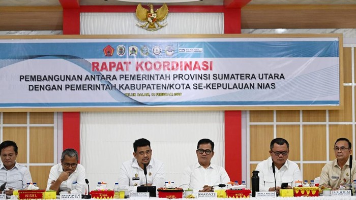 Gubsu Bobby rapat koordinasi dengan 5 kepala daerah di Kepulauan Nias. (Dok. Diskominfo Sumut)