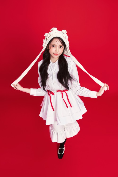 Foto Hearts2Hearts untuk comeback RUDE!