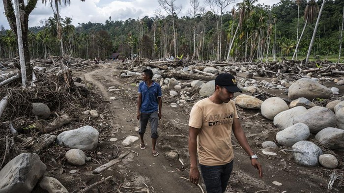 Foto udara kondisi lahan bekas area permukiman warga di Desa Gampong Gunci, Sawang, Aceh Utara, Aceh, Senin (16/2/2026). Sebanyak 326 jiwa dari 85 KK di Desa Gampong Gunci kehilangan tempat tinggal akibat banjir bandang dan tanah longsor yang melanda desa tersebut pada akhir November 2025. ANTARA FOTO/Aprillio Akbar/wsj.