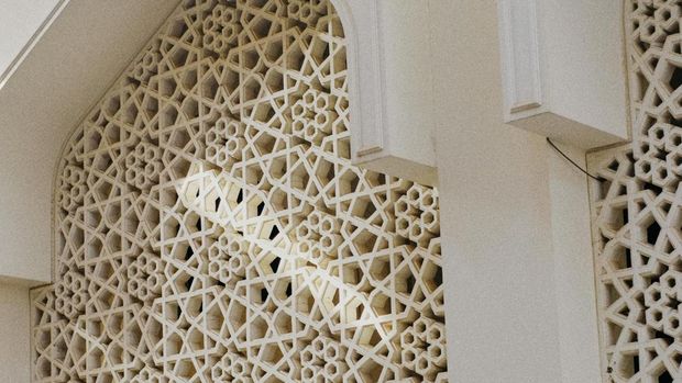 Jendela dengan mashrabiya, ciri khas arsitektur Islam. Jendela dengan mashrabiya, ciri khas arsitektur Islam.