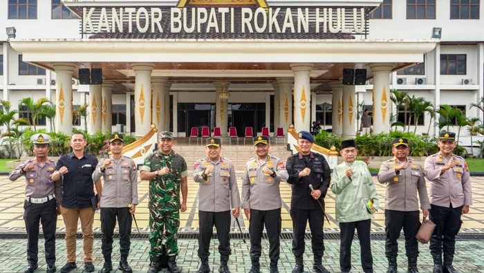 Kapolda Riau Irjen Herry Heryawan dan Danrem Wira Bima  Brigjen Agustatius Sitepu melakukan kunjungan ke Polres Rohul, Senin (16/2/2026).