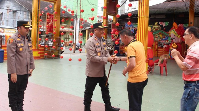 Kapolres Rohil Turun Langsung ke Klenteng, Pimpin Patroli Imlek dengan Kekuatan Baru!