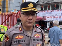 Polisi Jaga Keamanan Perayaan Imlek di Kelenteng Dewi Kwan Im Palembang