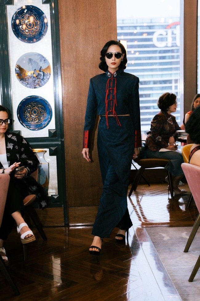 Koleksi Lunar 2026 dirancang dengan potongan versatile agar bisa dipakai melampaui momen perayaan. Ragam item yang dihadirkan meliputi jaket, kemeja, rompi, korset, kardigan, bustier, celana, hingga rok. (Foto: Dok. Wilsen Willim)