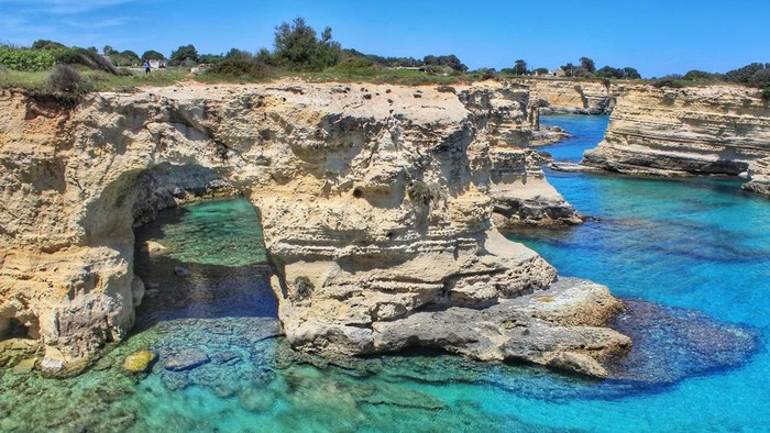 Lovers Arch sebuah ikon wisata di Italia harus tumbang akibat diterpa terus menerus cuaca ekstrem