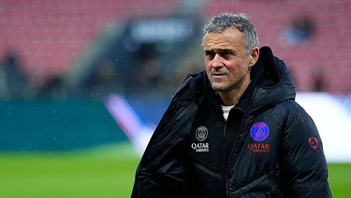 RENNES, FRANCE - FEBRUARY 13 : Luis Enrique Coach of Paris Saint-Germain F.C. leaves the field prior to the Ligue 1 McDonalds regular season match between the Stade Rennais FC and the Paris Saint Germain (PSG) on February 13, 2026 in Roazhon Park, F