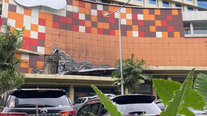 Cibubur Mal Tergoncang: Penampakan Menakutkan Usai Api Selamatkan Reklame