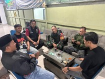 Tak Terima Ditertibkan, Tukang Sayur Demo Rumah Camat Ciputat