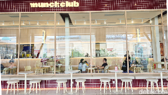 Munch Club, Spot Makan Bergaya Diner dengan Interior Minimalis Modern