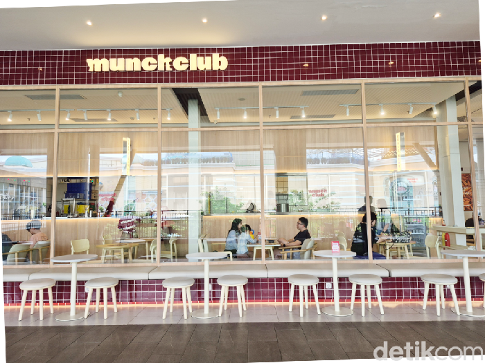 Munch Club, Puri Indah Mall.