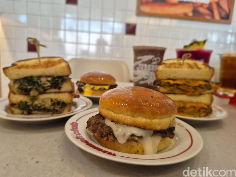 Munch Club Munch Club, Puri Indah Mall.