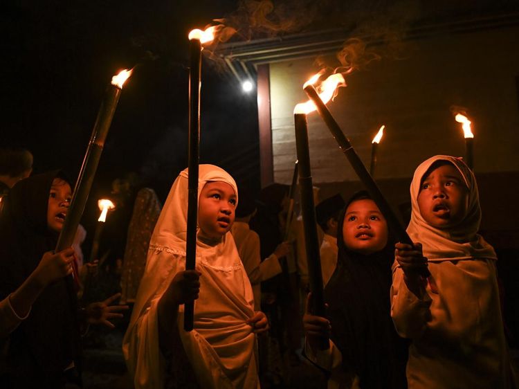 Pawai Obor Penyintas Banjir Bandang Sambut Ramadan di Agam