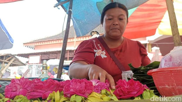 Pedagang bunga ziarah di Kota Blitar