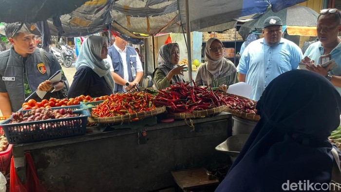 Pemantauan harga barang pokok jelang Ramadan di Mojokerto