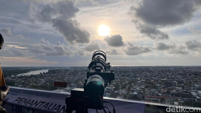 Pemantauan hilal 1 Ramadan 1447 H/2026 M di Observatorium Unismuh Makassar, Selasa (17/2/2026).