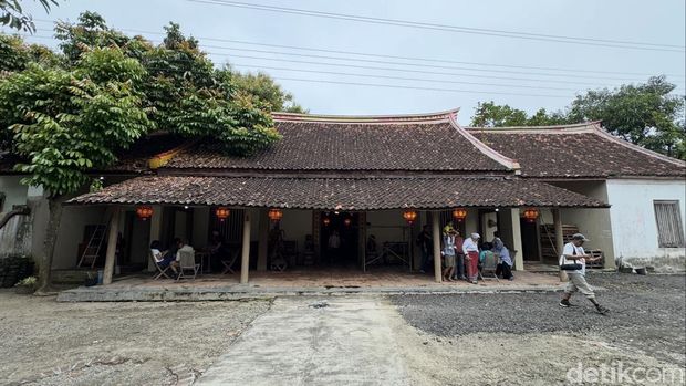 Penampakan Omah Lawang Ombo, gudang penyelundupan opium era kolonial di Lasem, Rembang. Penampakan Omah Lawang Ombo, gudang penyelundupan opium era kolonial di Lasem, Rembang.