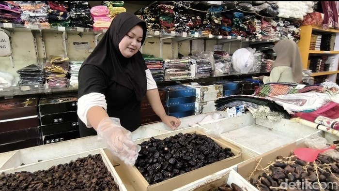 Penjual kurma di Jember