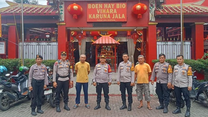 Polda Metro Jaya menerjunkan sebanyak 1.919 personel gabungan dalam rangka pengamanan perayaan Imlek Tahun 2026. Pengamanan dilakukan untuk memastikan seluruh rangkaian ibadah dan perayaan masyarakat Tionghoa berlangsung aman, tertib, dan kondusif.