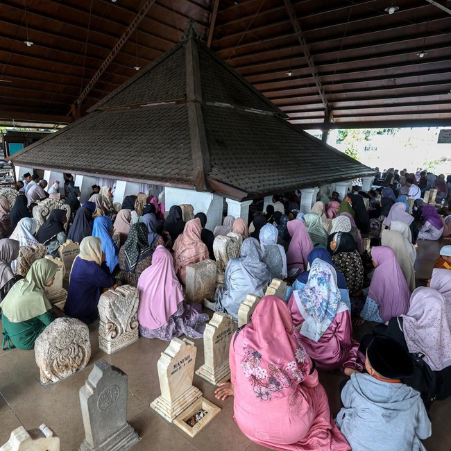 Potret Makam Sunan Bonang Dipadati Peziarah Menjelang Ramadan