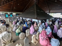 Potret Makam Sunan Bonang Dipadati Peziarah Menjelang Ramadan