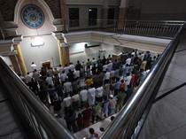 Panduan Shalat Tarawih di Rumah dan Masjid Saat Bulan Ramadhan