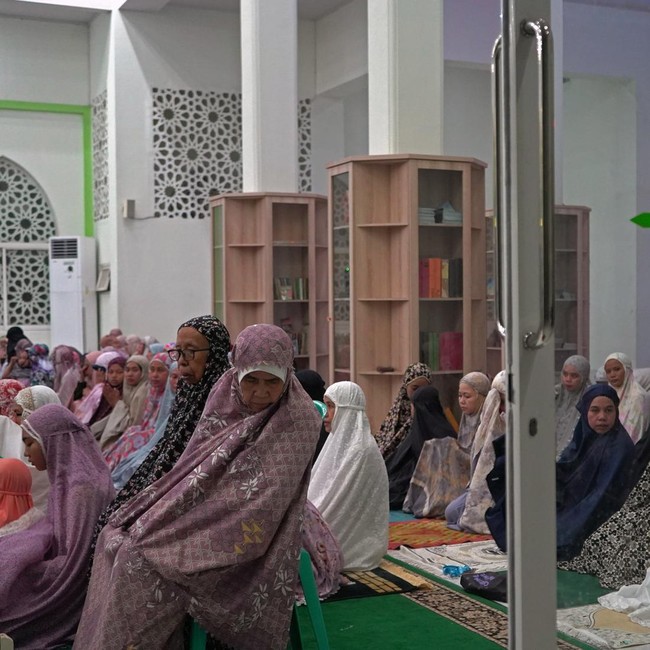 Potret Salat Tarawih Perdana Warga Muhammadiyah di Berbagai Daerah