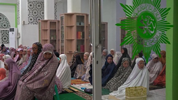 Potret Salat Tarawih Perdana Warga Muhammadiyah di Berbagai Daerah
