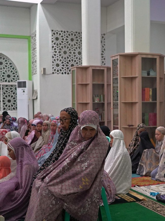Potret Salat Tarawih Perdana Warga Muhammadiyah di Berbagai Daerah