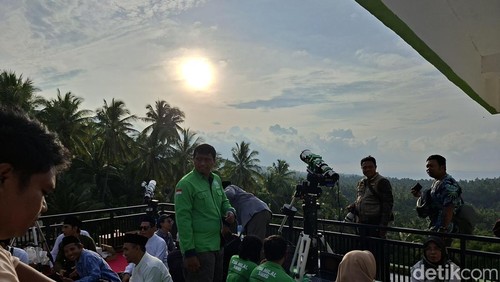 Proses pemantauan hilal penetapan awal 1 Ramadan 1447 Hijriah di Gedung Pusat Observasi Bulan di Lombok Utara, Selasa (17/2/2026).