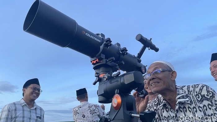 Rukyatul hilal dilakukan di MTS Abadiyah Kuryokalangan Kecamatan Gabus, Kabupaten Pati, Selasa (17/2/2026).