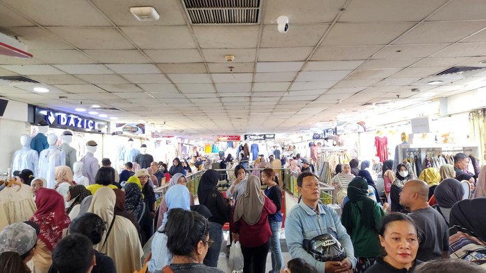 Situasi di Pasar Tanah Abang, 17 Februari 2026 (Adrial/detikcom)