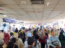 Video: Jauh-jauh dari Jasinga Belanja Baju Lebaran di Tanah Abang