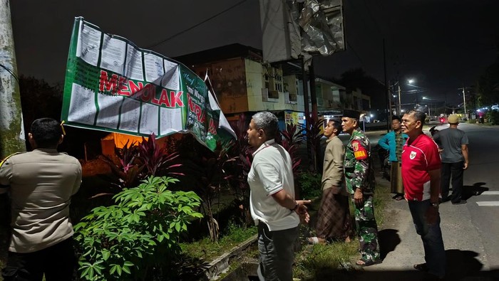 Spanduk penolakan muncul di tengah proses pembangunan Gereja Bethel Indonesia (GBI) di Kota Jambi
