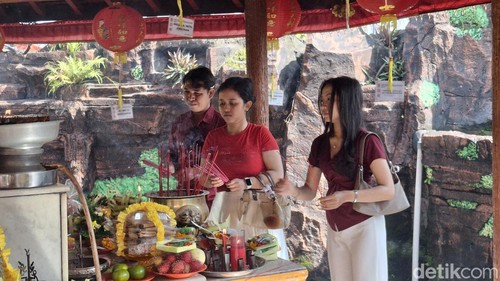 Suasana perayaan Imlek di Vihara Dharmayana, Kuta, Badung, Bali, Selasa (17/2/2026). (Foto: Fabiola Dianira/detikBali)