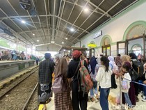 Cerita Rina Rela Berdesakan di Kereta Demi Munggahan Bareng Keluarga