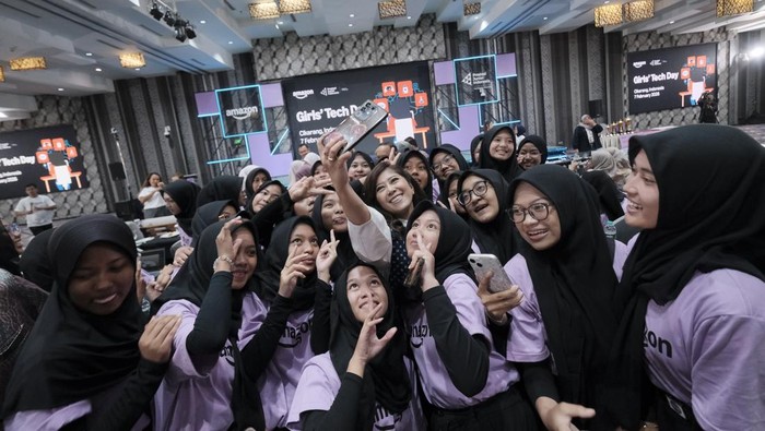 Isu kesenjangan keterampilan digital dan minimnya partisipasi perempuan di sektor teknologi masih menjadi tantangan besar di tengah pesatnya adopsi kecerdasan buatan (AI).